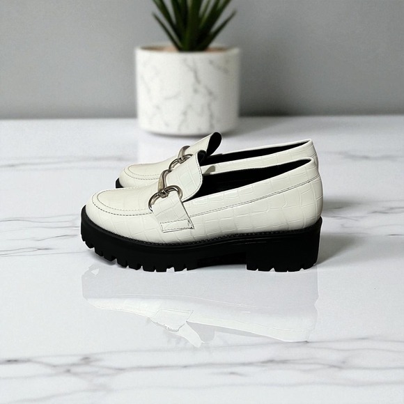 Steve Madden‎ Lug Sole Loafers Size 7.5 White Croc Embossed Hardware Accents - Picture 4 of 9